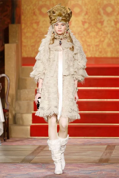 Look 16